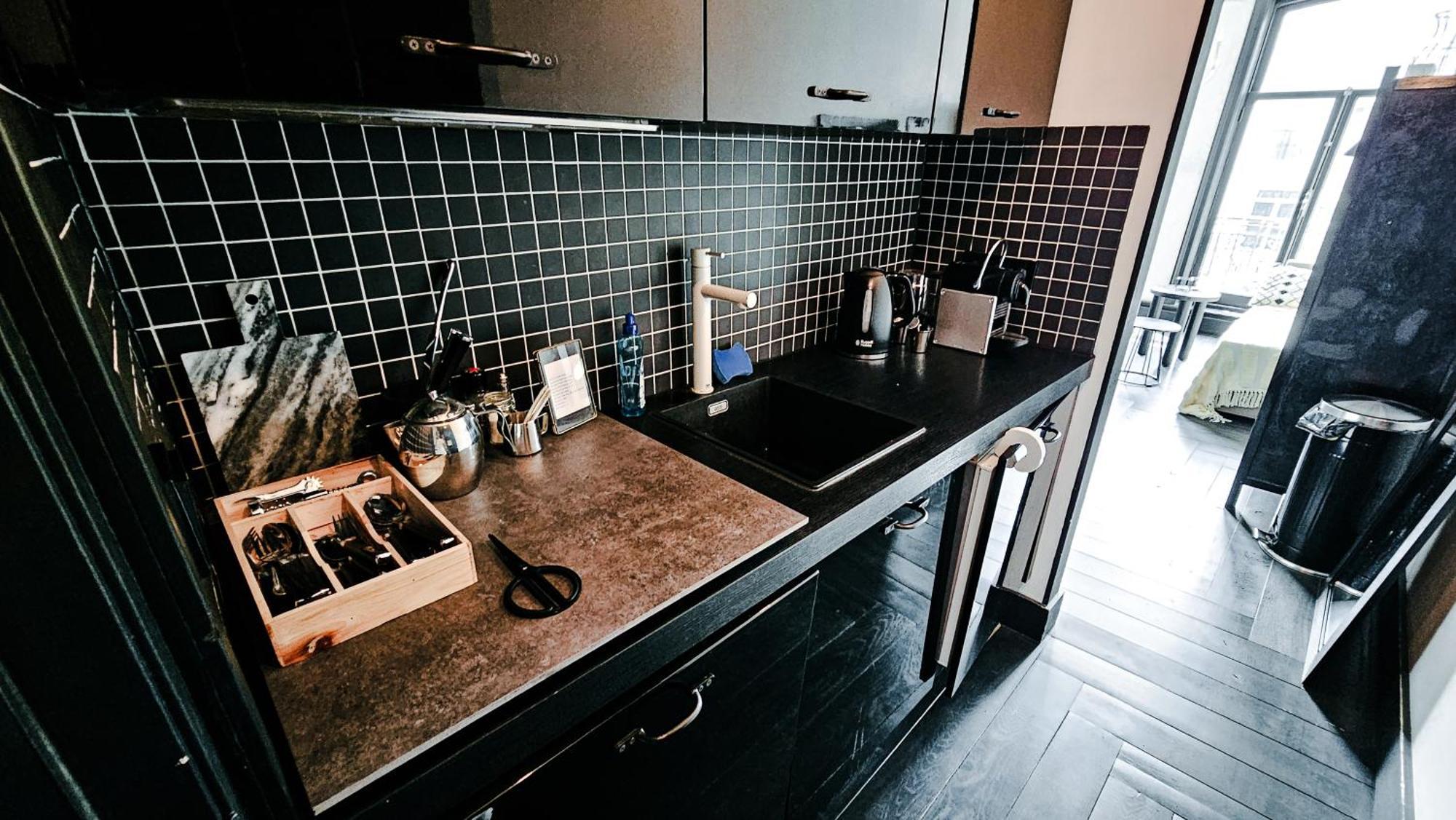 The Black Beauty Private Studio With Canal View From 1799 Amsterdam Exterior photo